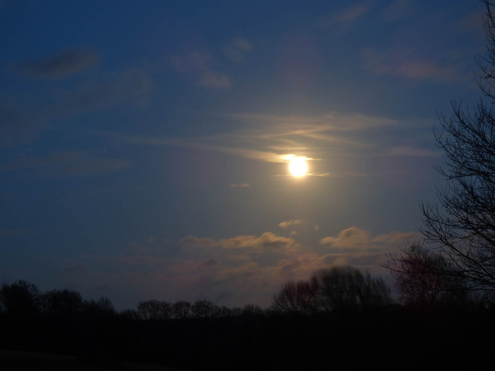 Lune de Noël et ses Huit rouges